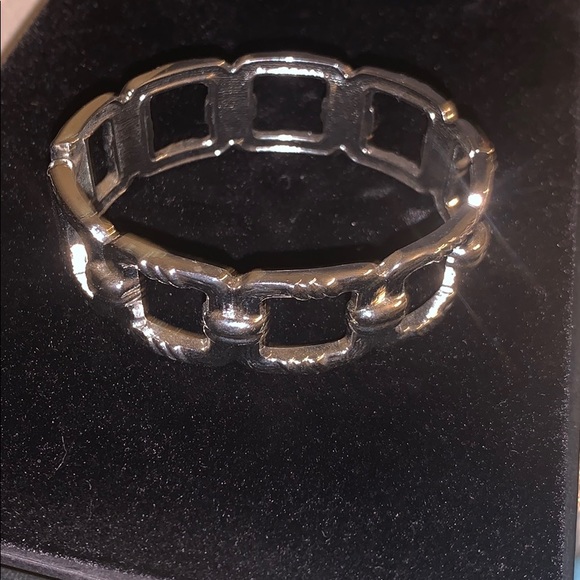 Cute Silver hinged bracelet/bangle - Picture 4 of 9
